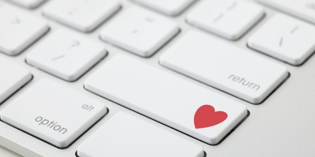 http://www.favourites.sg/wp-content/uploads/o-ONLINE-DATING-facebook.jpg